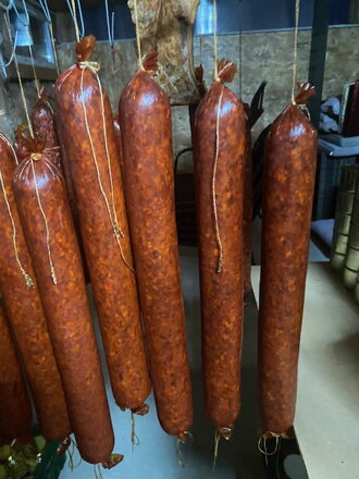 Domáca klobása hrubá ľahodková  jemne pikantná 1 kg